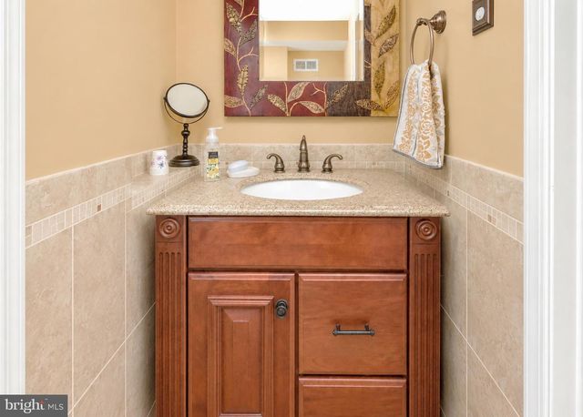 103 BARCLAY DR, Blackwood, NJ 08012