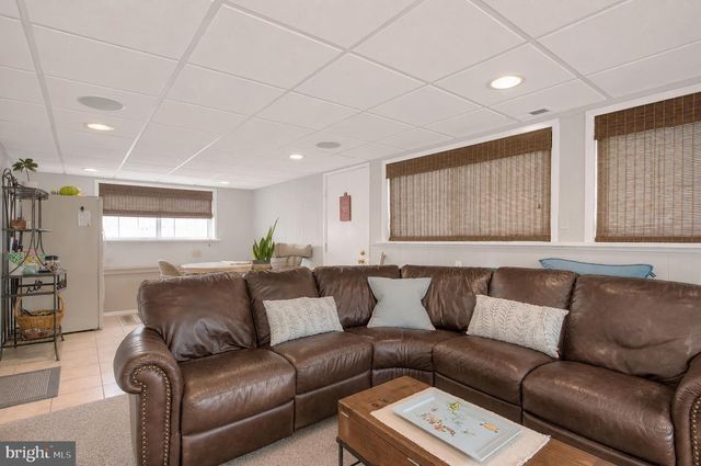 103 BARCLAY DR, Blackwood, NJ 08012