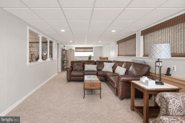 103 BARCLAY DR, Blackwood, NJ 08012