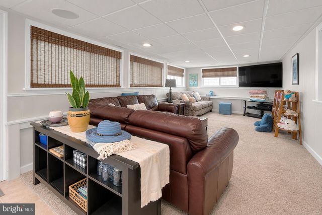 103 BARCLAY DR, Blackwood, NJ 08012