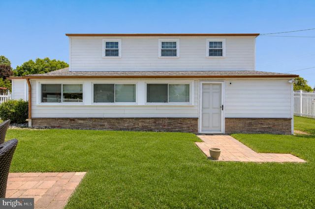 103 BARCLAY DR, Blackwood, NJ 08012