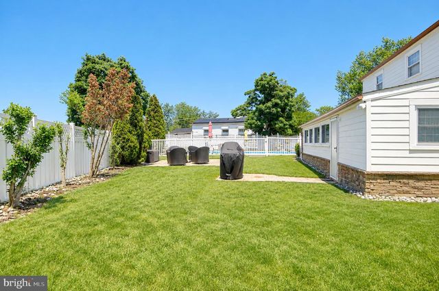 103 BARCLAY DR, Blackwood, NJ 08012