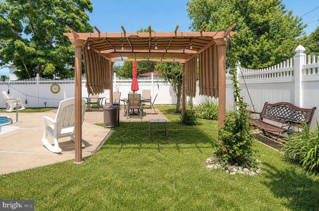 103 BARCLAY DR, Blackwood, NJ 08012
