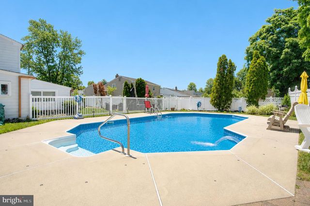 103 BARCLAY DR, Blackwood, NJ 08012