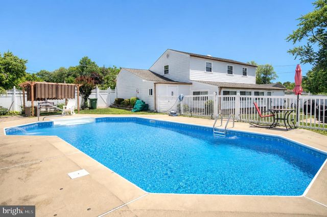 103 BARCLAY DR, Blackwood, NJ 08012
