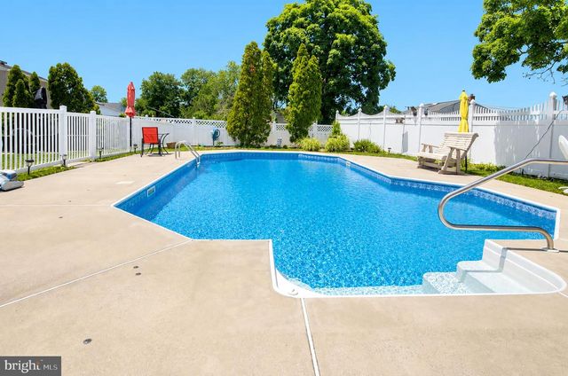 103 BARCLAY DR, Blackwood, NJ 08012