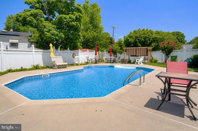 103 BARCLAY DR, Blackwood, NJ 08012