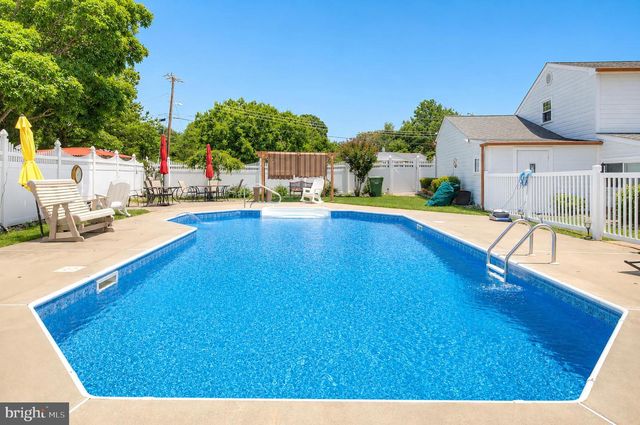 103 BARCLAY DR, Blackwood, NJ 08012