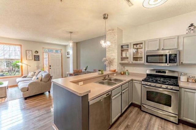 1586 Woodlynn Avenue 2, Maplewood, MN 55109