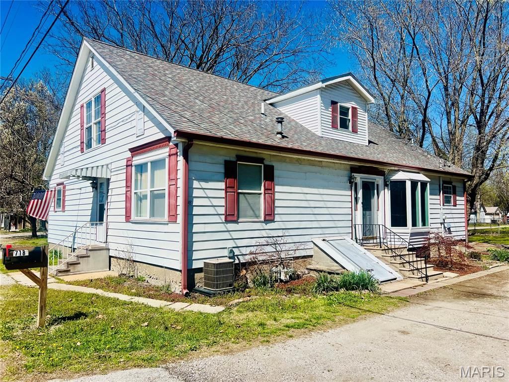 718 State Street Front and Back units, East Carondelet, IL 62240