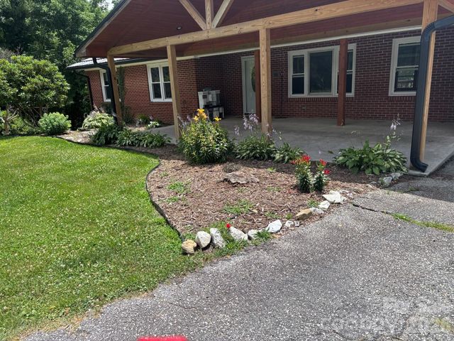 86 Jack Sullins Road, Spruce Pine, NC 28777