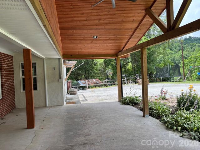 86 Jack Sullins Road, Spruce Pine, NC 28777