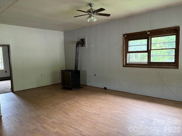 86 Jack Sullins Road, Spruce Pine, NC 28777