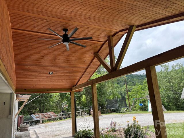 86 Jack Sullins Road, Spruce Pine, NC 28777