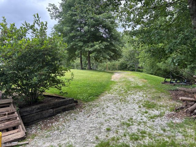 86 Jack Sullins Road, Spruce Pine, NC 28777
