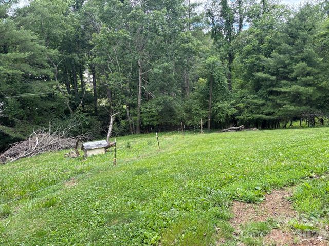 86 Jack Sullins Road, Spruce Pine, NC 28777