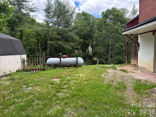 86 Jack Sullins Road, Spruce Pine, NC 28777