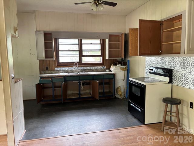 86 Jack Sullins Road, Spruce Pine, NC 28777