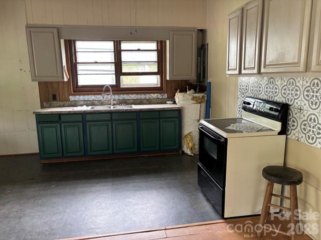 86 Jack Sullins Road, Spruce Pine, NC 28777