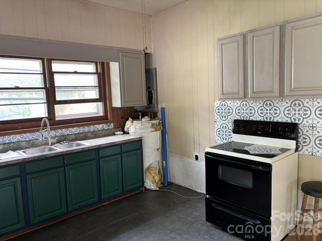 86 Jack Sullins Road, Spruce Pine, NC 28777