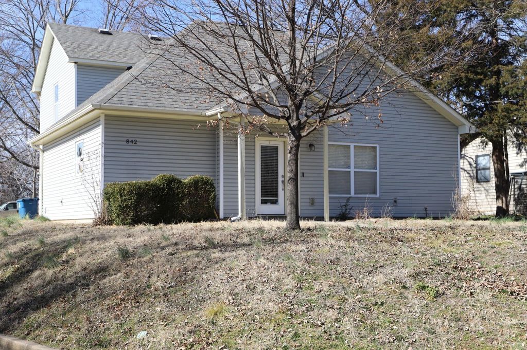 842 S Ozark Avenue, Joplin, MO 64801