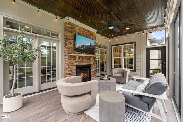 112 Honeyridge Lane, Holly Springs, NC 27540