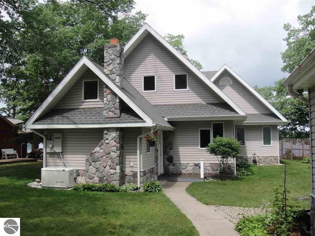 Image 2 of property listing at 7969 E Cedar Lake Drive, Greenbush, MI 48738