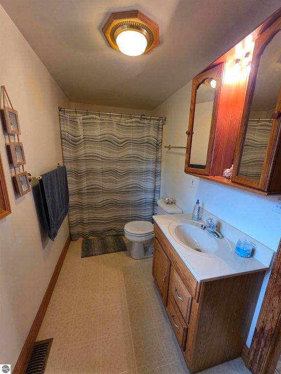 Image 5 of property listing at 7969 E Cedar Lake Drive, Greenbush, MI 48738