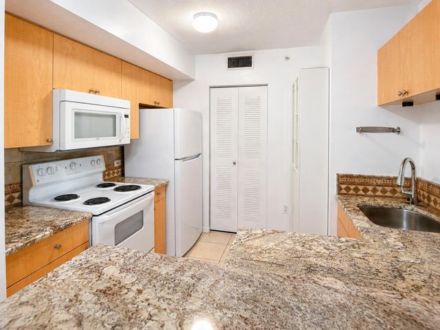 106 VILLA Circle 106, Boynton Beach, FL 33435