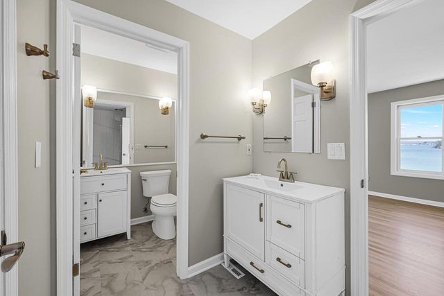 W277N3016 Rocky Point ROAD, Pewaukee, WI 53072