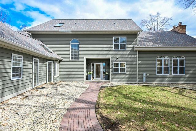 W277N3016 Rocky Point ROAD, Pewaukee, WI 53072