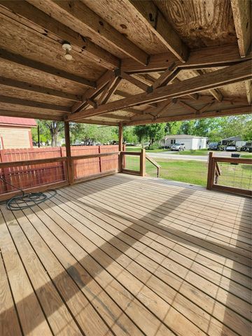 502 Magnusson Ave, Palacios, TX 77465