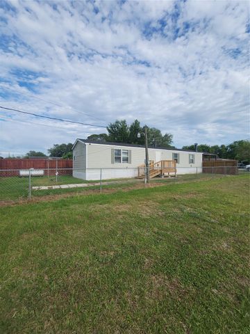 502 Magnusson Ave, Palacios, TX 77465