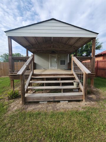 502 Magnusson Ave, Palacios, TX 77465