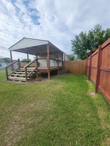 502 Magnusson Ave, Palacios, TX 77465