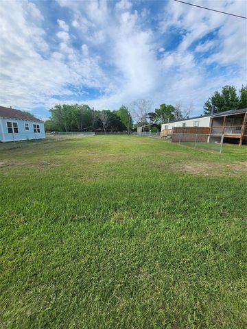 502 Magnusson Ave, Palacios, TX 77465