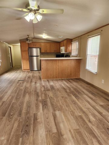 502 Magnusson Ave, Palacios, TX 77465