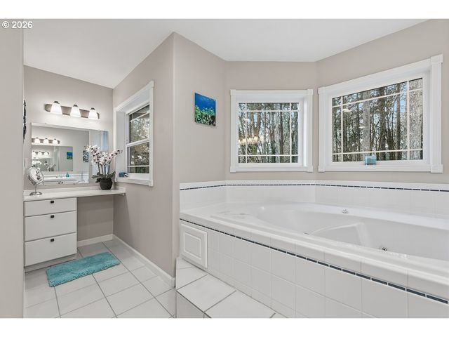 13070 Sw WOODSHIRE Ln, Tigard, OR 97223