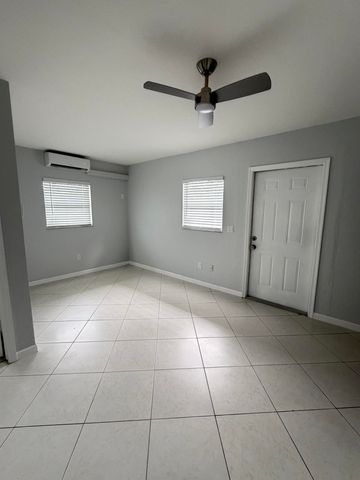 5612 S 36th Street, Greenacres, FL 33463