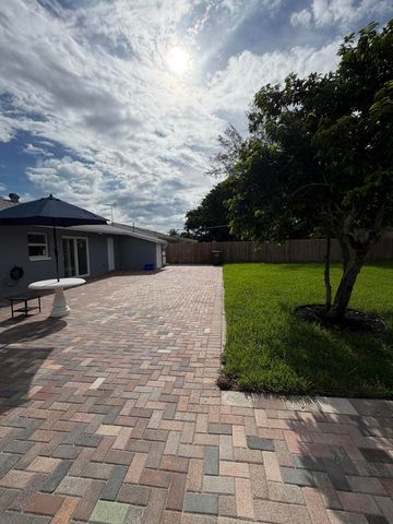 5612 S 36th Street, Greenacres, FL 33463