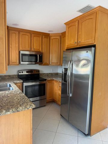 5612 S 36th Street, Greenacres, FL 33463