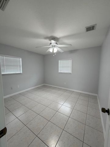 5612 S 36th Street, Greenacres, FL 33463