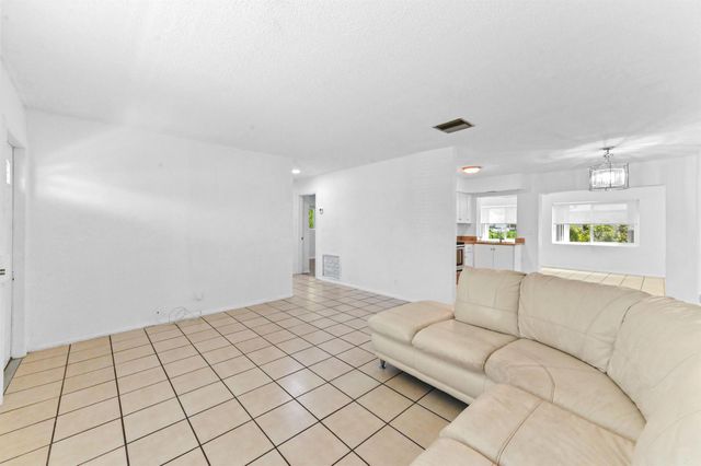 7000 NW 95th Terrace, Tamarac, FL 33321
