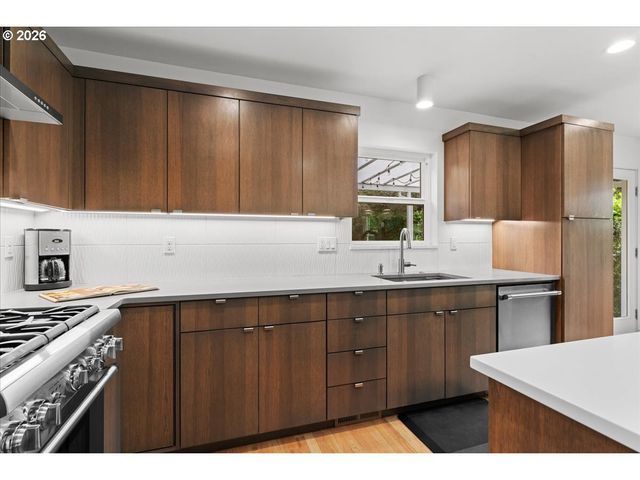 2852 Nw Upshur St, Portland, OR 97210