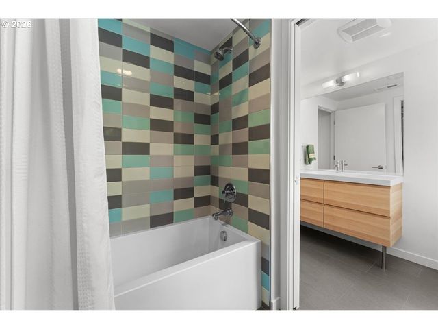 2852 Nw Upshur St, Portland, OR 97210