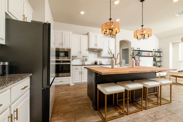 1028 Wildwood Drive, Joshua, TX 76058