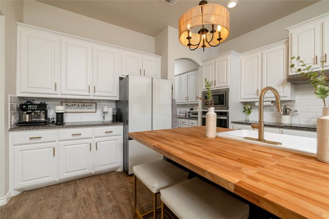 1028 Wildwood Drive, Joshua, TX 76058