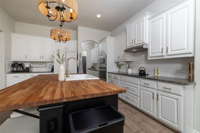 1028 Wildwood Drive, Joshua, TX 76058