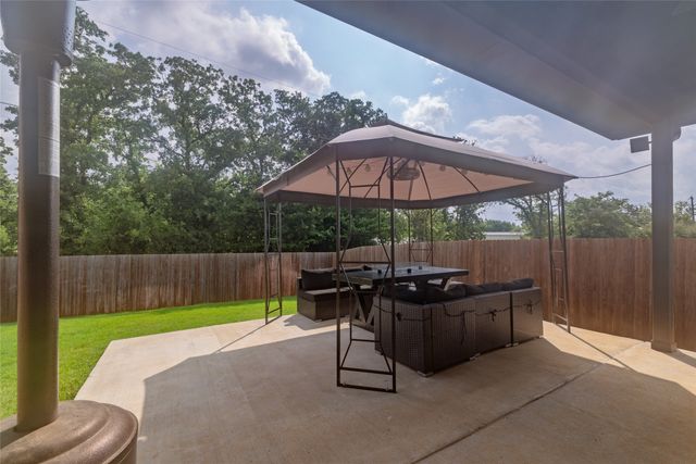 1028 Wildwood Drive, Joshua, TX 76058