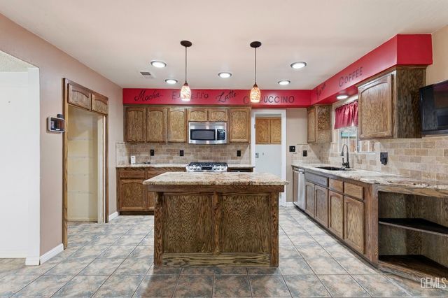 6317 Scenic Way, Bakersfield, CA 93309